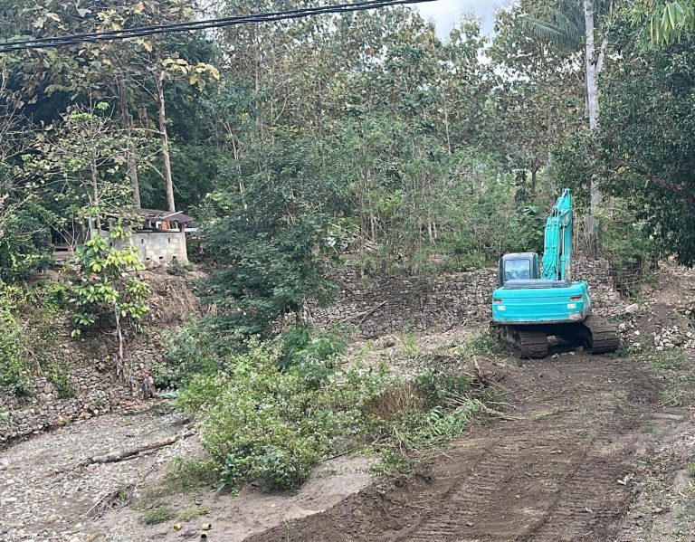 Excavator milik PT. Surya Raya Timor